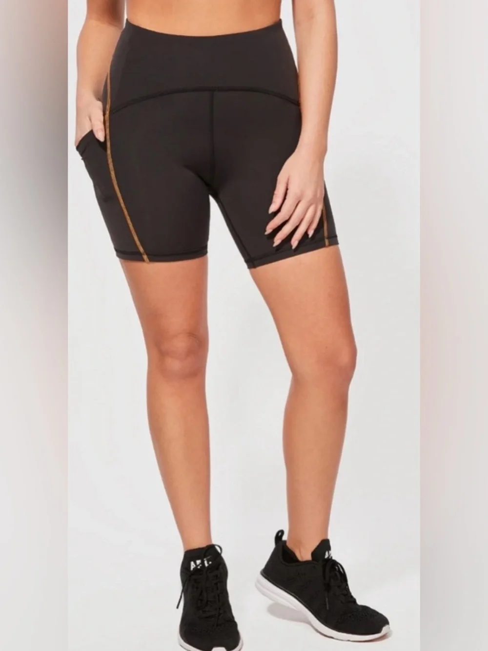 NWOT New NWT LULULEMON X BARRY'S Black POWER THRU HIGH-RISE SHORT 6"_2